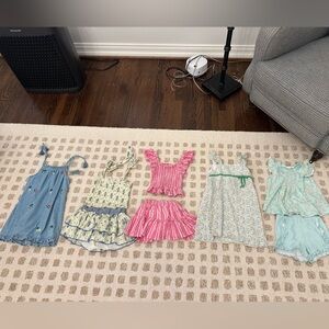 Bundle of girls’ spring/summer outfits, all size 5 and no stains.